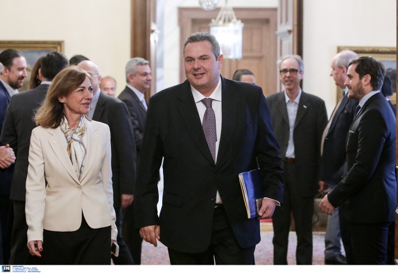 Λώρα Μολυβιάτη: Ποια είναι η κομψή κυρία με το λευκό σακάκι που υποδέχεται τους αρχηγούς στο προεδρικό [εικόνες] | iefimerida.gr 2