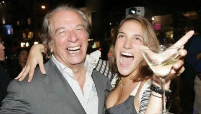 Λώρα Μολυβιάτη: Ποια είναι η κομψή κυρία με το λευκό σακάκι που υποδέχεται τους αρχηγούς στο προεδρικό [εικόνες] | iefimerida.gr 5