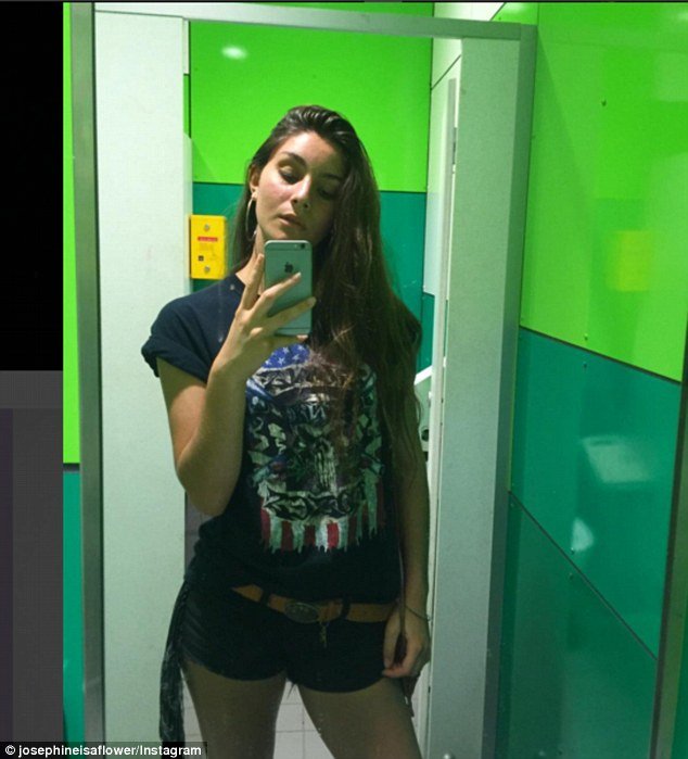 17χρονη Ελληνίδα η κοπέλα που «έγδυσε» επί σκηνής η Μαντόνα [εικόνες] | iefimerida.gr 8