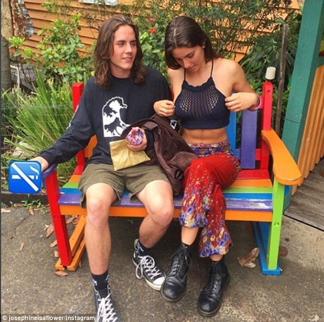 17χρονη Ελληνίδα η κοπέλα που «έγδυσε» επί σκηνής η Μαντόνα [εικόνες] | iefimerida.gr 11