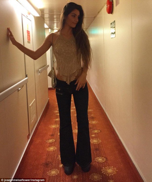 17χρονη Ελληνίδα η κοπέλα που «έγδυσε» επί σκηνής η Μαντόνα [εικόνες] | iefimerida.gr 10