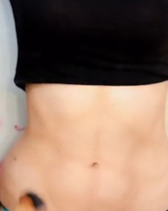 Απίστευτη μακιγιέζ – Δημιουργεί six pack μόνο με κονσίλερ [εικόνες & βίντεο] | iefimerida.gr 2