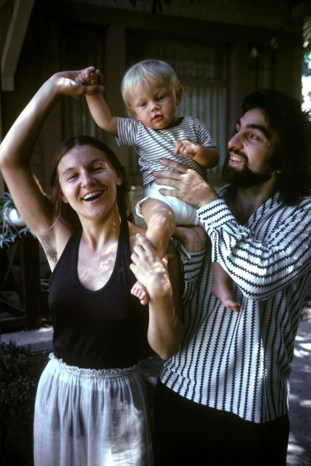 H φωτογραφία που πόσταρε η χίπισσα μάνα του Ντι Κάπριο και έσπασε το Ιντερνετ [εικόνες] | iefimerida.gr 0