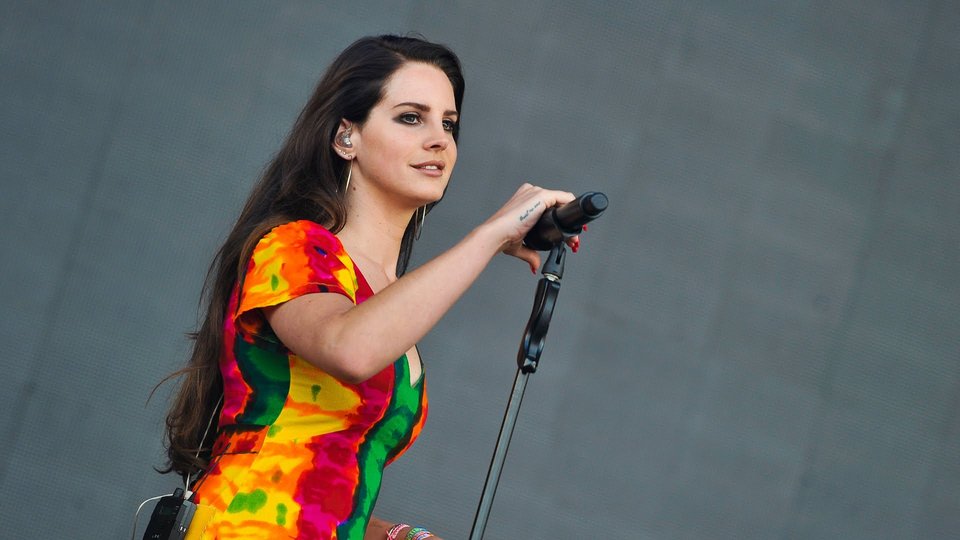 Η Lana del Rey έρχεται και αυτό το καλοκαίρι στην Αθήνα - Θα τραγουδήσει στο Rockwave [εικόνες] | iefimerida.gr 2