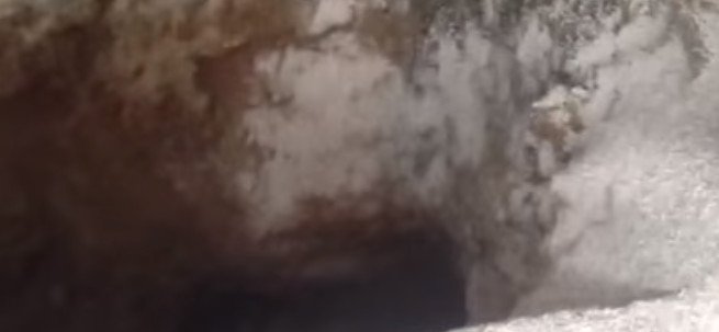 Ο μετροπόντικας τρύπησε αυλή σπιτιού στη Νίκαια! [εικόνες] | iefimerida.gr 1