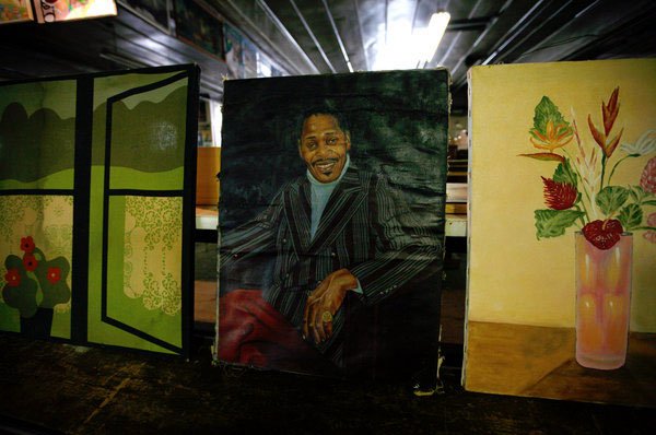 Σκουπιδιάρης στη Νέα Υόρκη δημιουργεί μουσείο από αντικείμενα που μάζεψε [εικόνες] | iefimerida.gr 9