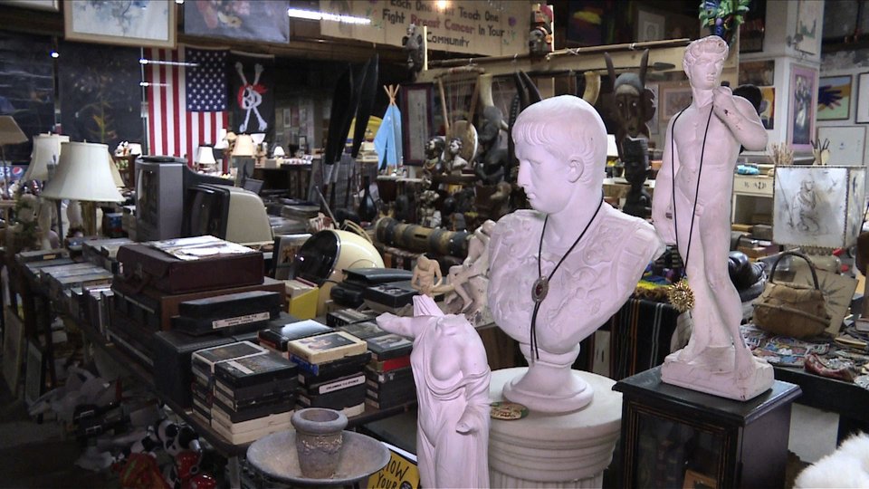 Σκουπιδιάρης στη Νέα Υόρκη δημιουργεί μουσείο από αντικείμενα που μάζεψε [εικόνες] | iefimerida.gr 10