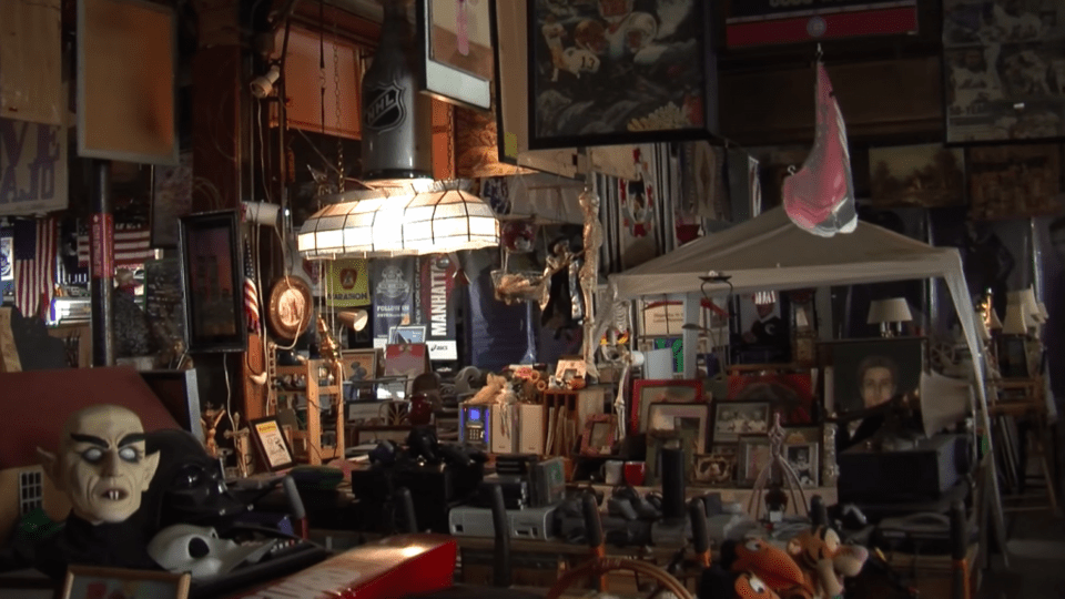 Σκουπιδιάρης στη Νέα Υόρκη δημιουργεί μουσείο από αντικείμενα που μάζεψε [εικόνες] | iefimerida.gr 12