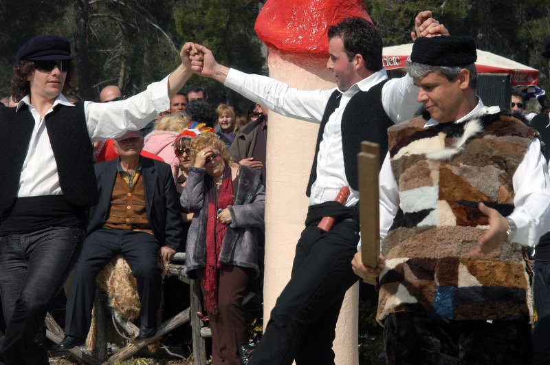 Τα έθιμα της Αποκριάς σε όλη την Ελλάδα -Μπουρανί, Γάμος του Κουτρούλη, Αλευρομουτζουρώματα [εικόνες] | iefimerida.gr 0