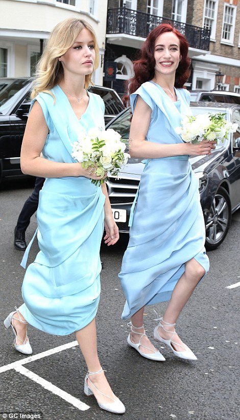 Παράνυφοι στο γάμο Μέρντοχ-Τζέρι Χολ τα 10 παιδιά τους -Η συνομήλικη κόρη με τη νύφη [εικόνες] | iefimerida.gr 4