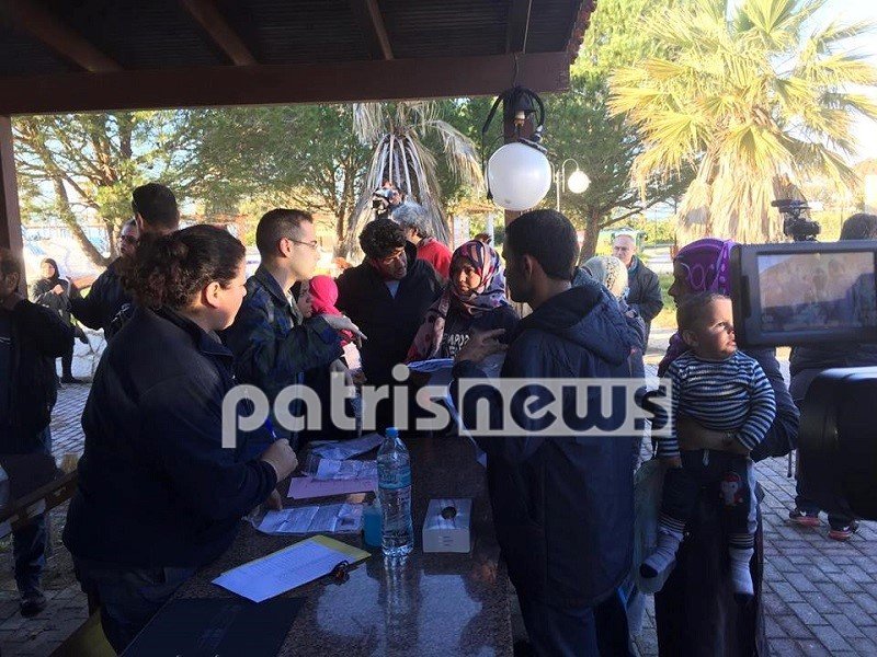Eφτασαν οι 300 Σύροι πρόσφυγες στη Μυρσίνη Ηλείας | iefimerida.gr 0