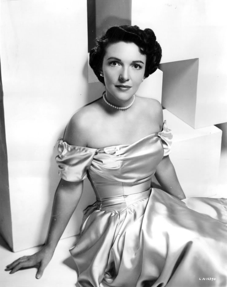 Νάνσι Ρίγκαν: Το αξεπέραστο στιλ της και ο αγαπημένος της Ελληνας σχεδιαστής [εικόνες] | iefimerida.gr 1