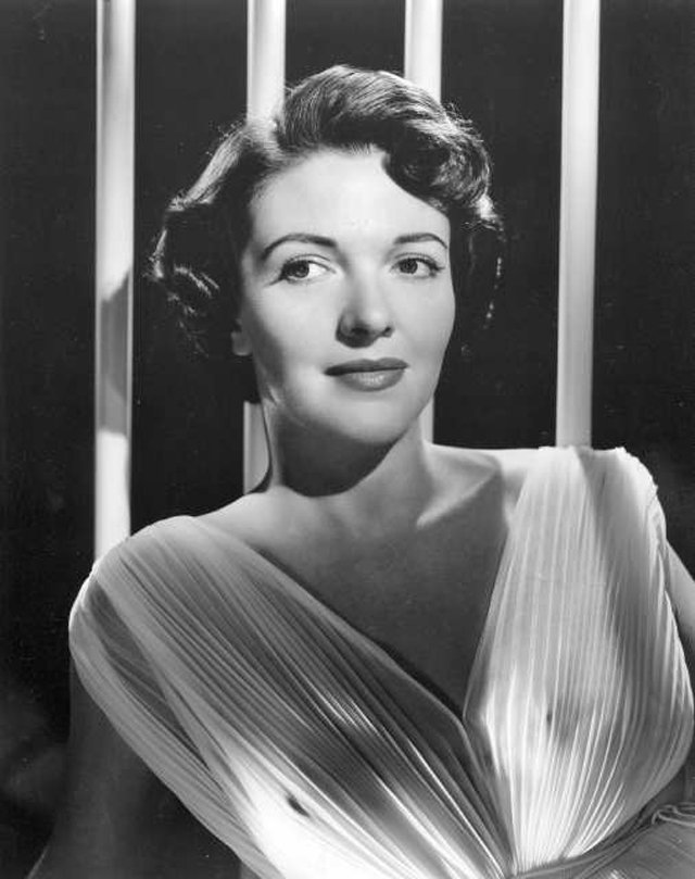 Νάνσι Ρίγκαν: Το αξεπέραστο στιλ της και ο αγαπημένος της Ελληνας σχεδιαστής [εικόνες] | iefimerida.gr 23