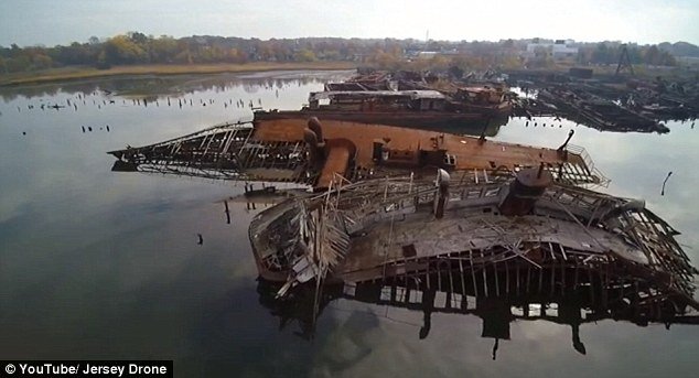 Ενα νεκροταφείο πλοίων έξω από τη Νέα Υόρκη -Σκουριασμένα σκαριά στο τελευταίο τους ρεμέτζο [εικόνες & βίντεο] | iefimerida.gr 1