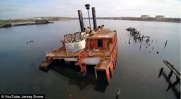 Ενα νεκροταφείο πλοίων έξω από τη Νέα Υόρκη -Σκουριασμένα σκαριά στο τελευταίο τους ρεμέτζο [εικόνες & βίντεο] | iefimerida.gr 4