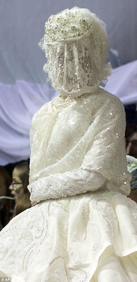 Στα άδυτα ενός εβραϊκού γάμου -Η νύφη με το βέλο... μπούργκα και άλλες παραδόσεις [εικόνες] | iefimerida.gr 6