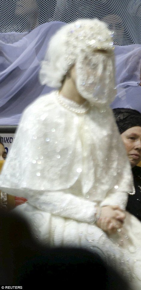 Στα άδυτα ενός εβραϊκού γάμου -Η νύφη με το βέλο... μπούργκα και άλλες παραδόσεις [εικόνες] | iefimerida.gr 7