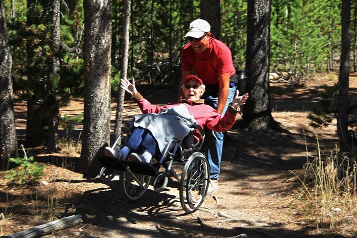 Μάθημα ζωής: Καρκινοπαθής 90 ετών είπε «όχι» στις χημειοθεραπείες και ξεκίνησε να ταξιδεύει [εικόνες]  | iefimerida.gr 4