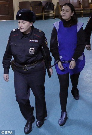 Με το χαμόγελο στα χείλη η σατανική νταντά, που αποκεφάλισε 4χρονο κοριτσάκι [εικόνες] | iefimerida.gr 2