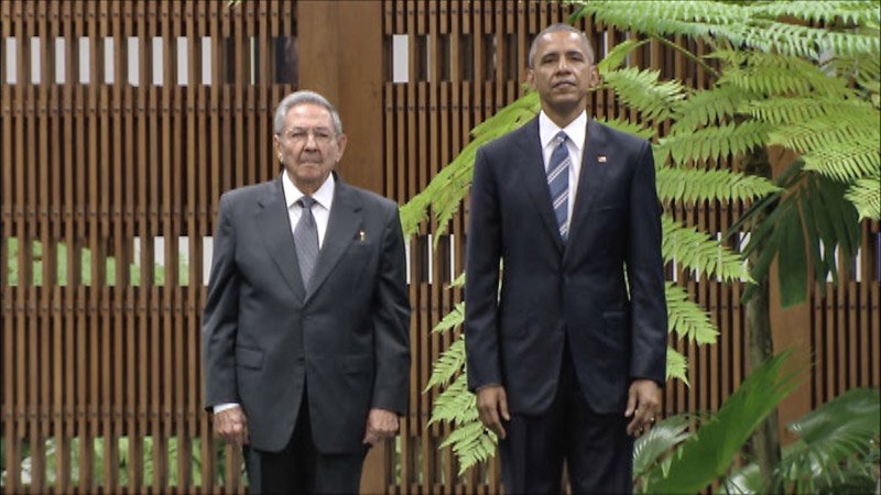 Η ιστορική συνάντηση του Μπαράκ Ομπάμα και του Ραούλ Κάστρο [εικόνες-βίντεο] | iefimerida.gr 3