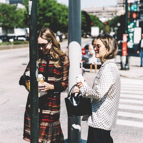 Βγες έξω με τις πιτζάμες σου- Αυτή είναι η τάση που έχει τρελάνει τις γυναίκες με στιλ [εικόνες]  | iefimerida.gr 2