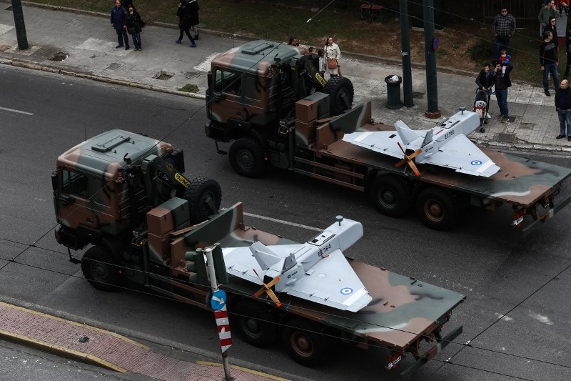 Παρέλαση 25ης Μαρτίου: Με τανκς, drones και παράπονα στον Παυλόπουλο [εικόνες] | iefimerida.gr 0