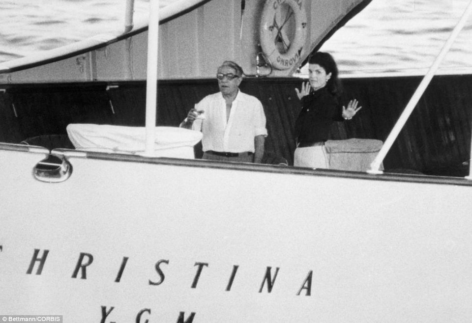 Μέσα στο γιοτ του Αριστοτέλη Ωνάση: Διάσημοι, ισχυροί και πρωτοφανείς έρωτες [εικόνες] | iefimerida.gr 17