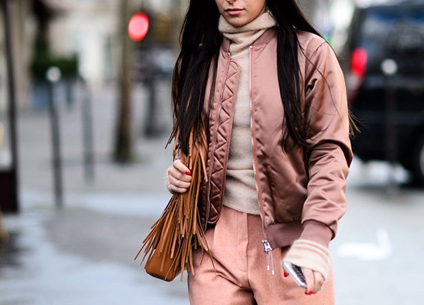 Bomber jacket -Αυτό είναι το μπουφάν που θα φορεθεί όσο κανένα φέτος την άνοιξη [εικόνες] | iefimerida.gr 4