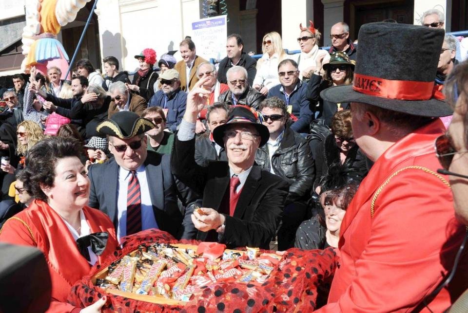 15.ΟΟΟ λιλιπούτειοι καρναβάλιστες στην Πάτρα-Γέμισε σοκολάτες η πόλη[εικόνες] | iefimerida.gr 5