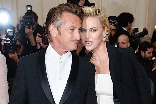 Η Σαρλίζ Θερόν λέει για πρώτη φορά γιατί χώρισε τον Σον Πεν [εικόνες] | iefimerida.gr 1