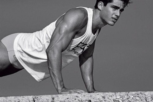 O πιο σέξι μαθηματικός του κόσμου -Τρέλανε το Ιντερνετ, έγινε μοντέλο του Αρμάνι [εικόνες] | iefimerida.gr 7