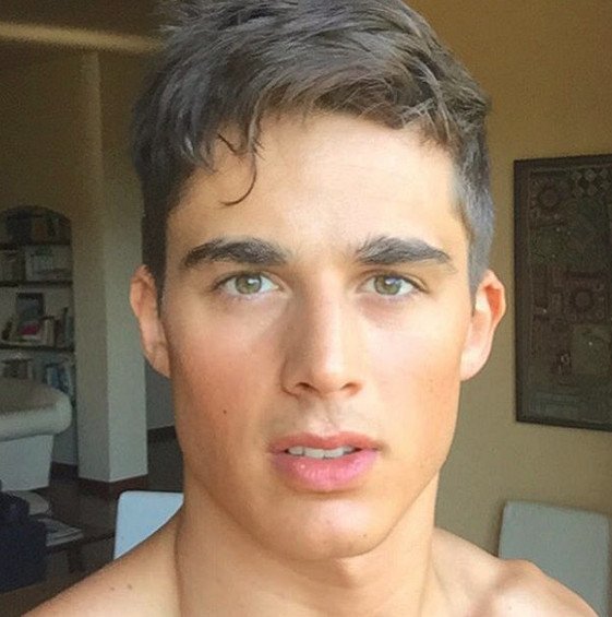 O πιο σέξι μαθηματικός του κόσμου -Τρέλανε το Ιντερνετ, έγινε μοντέλο του Αρμάνι [εικόνες] | iefimerida.gr 3