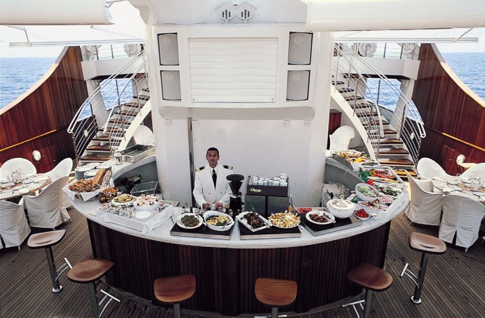 Μέσα στο γιοτ του Αριστοτέλη Ωνάση: Διάσημοι, ισχυροί και πρωτοφανείς έρωτες [εικόνες] | iefimerida.gr 6