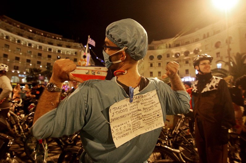 Ποδήλατα με μασκαράδες «πλημμύρισαν» το κέντρο της Θεσσαλονίκης [εικόνες] | iefimerida.gr 7