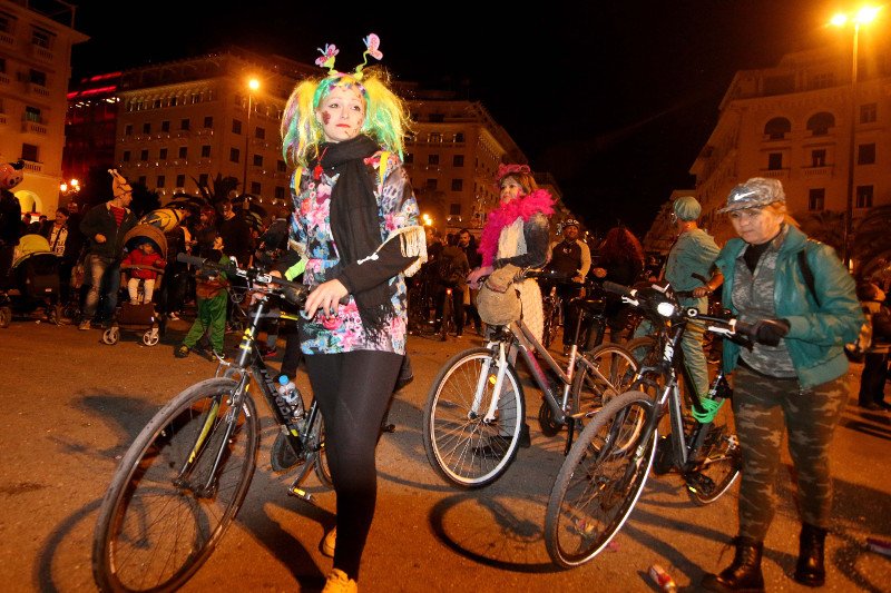 Ποδήλατα με μασκαράδες «πλημμύρισαν» το κέντρο της Θεσσαλονίκης [εικόνες] | iefimerida.gr 4