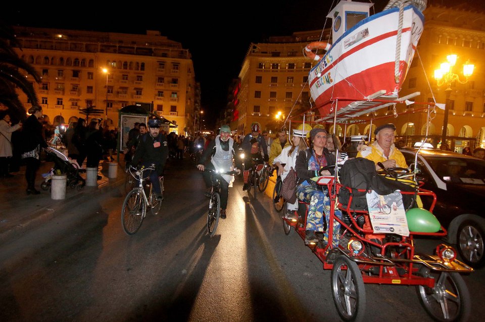 Ποδήλατα με μασκαράδες «πλημμύρισαν» το κέντρο της Θεσσαλονίκης [εικόνες] | iefimerida.gr 2