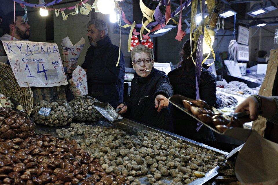 Ολονυχτία στην ψαραγορά: Θαλασσινές γεύσεις στην Αθήνα για την Καθαρά Δευτέρα [εικόνες] | iefimerida.gr 7