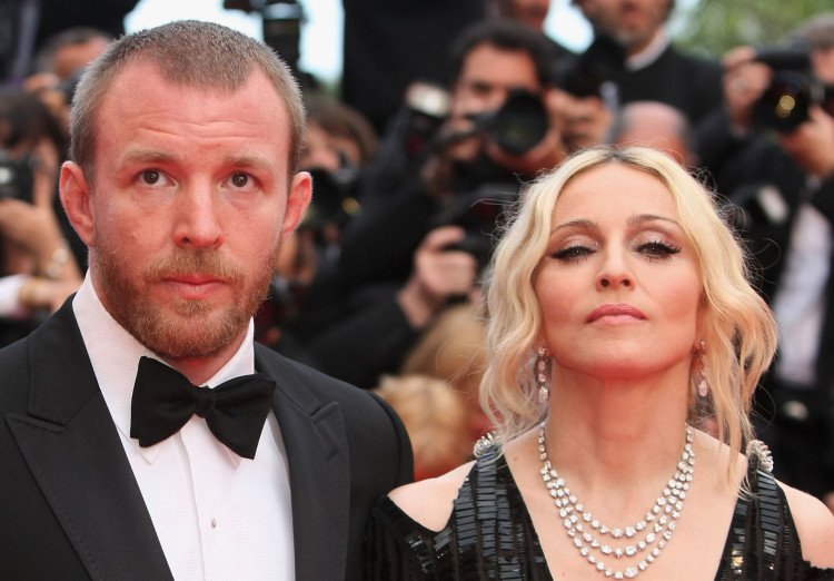 Εξαλλος ο δικαστής με Μαντόνα-Ρίτσι: «Καταστρέφετε την παιδική ηλικία του Ρόκο» [εικόνες]  | iefimerida.gr 3