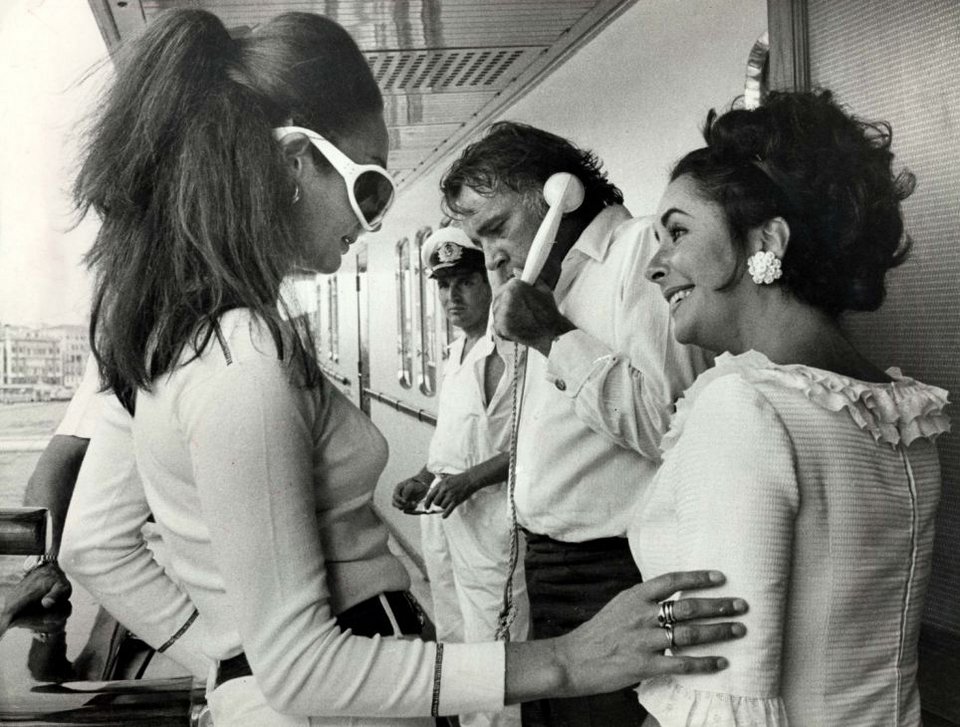 Μέσα στο γιοτ του Αριστοτέλη Ωνάση: Διάσημοι, ισχυροί και πρωτοφανείς έρωτες [εικόνες] | iefimerida.gr 1