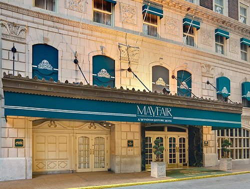 Γιατί στα ξενοδοχεία βάζουν ένα σοκολατάκι στο μαξιλάρι -Απίθανη ιστορία [εικόνες] | iefimerida.gr 2