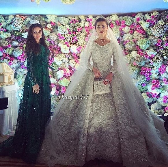 Ο γάμος της απόλυτης χλιδής -Νυφικό 25 εκατ. και καλεσμένοι σταρ επί πληρωμή [εικόνες] | iefimerida.gr 8