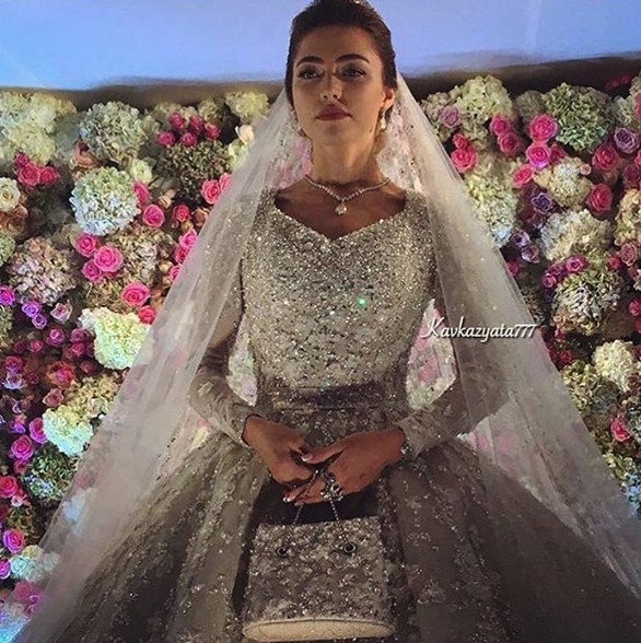 Ο γάμος της απόλυτης χλιδής -Νυφικό 25 εκατ. και καλεσμένοι σταρ επί πληρωμή [εικόνες] | iefimerida.gr 5