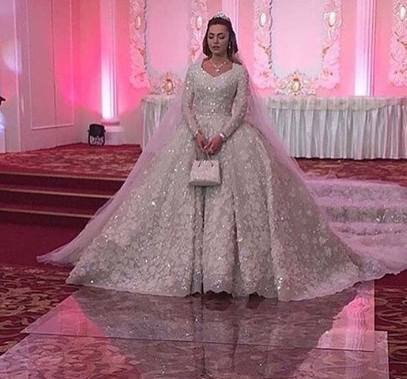 Ο γάμος της απόλυτης χλιδής -Νυφικό 25 εκατ. και καλεσμένοι σταρ επί πληρωμή [εικόνες] | iefimerida.gr 10