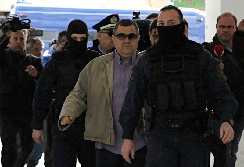 Γιούχαραν τον Ρουπακιά καθώς έμπαινε, ελεύθερος, σπίτι του -«Αλήτη δολοφόνε» του φώναζαν [εικόνες] | iefimerida.gr 1