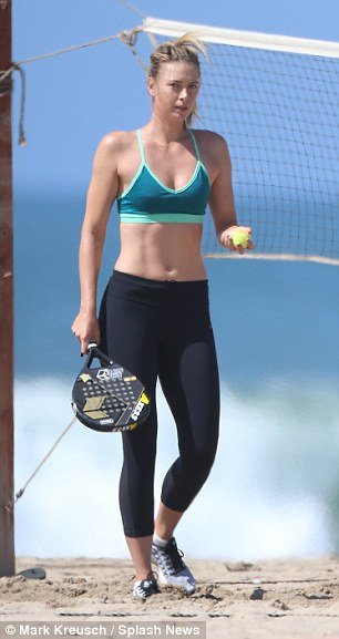 Η Σαράποβα, αφού βρέθηκε ντοπέ, έβαλε μαγιό, κολάν και πήγε παραλία για τένις [εικόνες] | iefimerida.gr 3