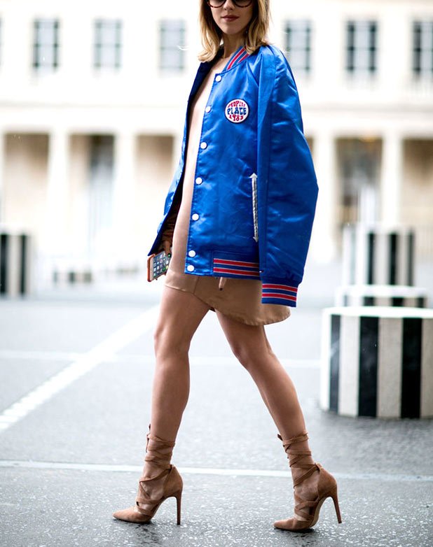 Bomber jacket -Αυτό είναι το μπουφάν που θα φορεθεί όσο κανένα φέτος την άνοιξη [εικόνες] | iefimerida.gr 2