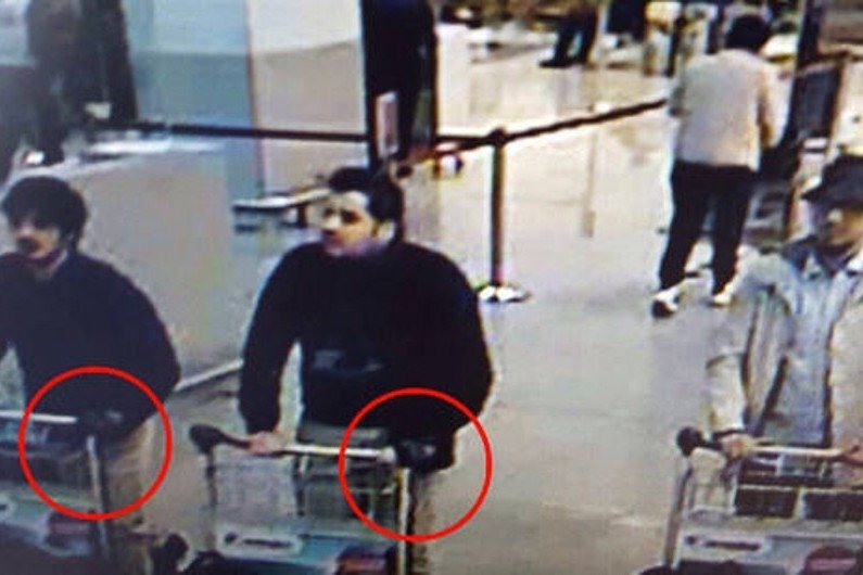 Ποιος είναι ο τρομοκράτης με το καπελάκι –Δημοσιογράφος, Bέλγος, σκληρός ισλαμιστής [εικόνες] | iefimerida.gr 0