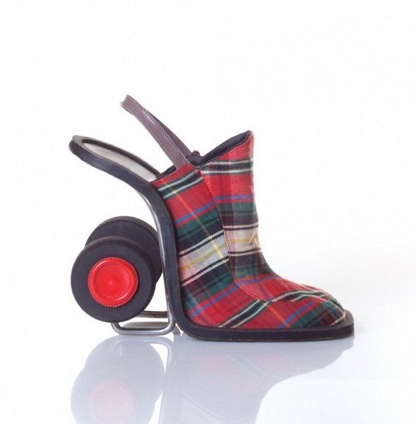 Ενας Ισραηλινός φτιάχνει τα πιο περίεργα παπούτσια στον κόσμο [εικόνες]  | iefimerida.gr 1