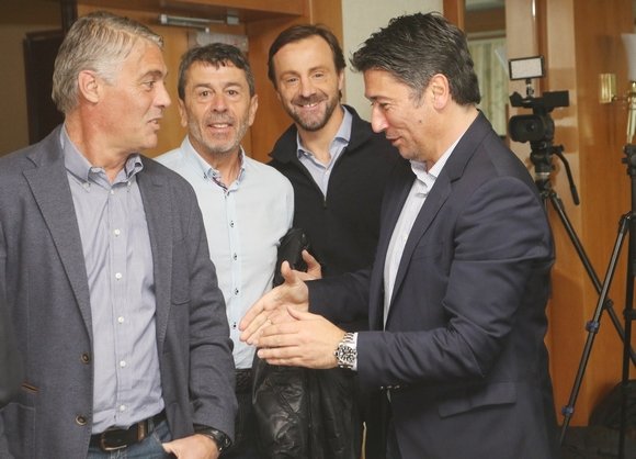 Συνάντηση Σκίμπε με τους προπονητές των ομάδων της Super League - Ετσι θα βελτιώσουν τον Ελληνα ποδοσφαιριστή [εικόνες] | iefimerida.gr 2