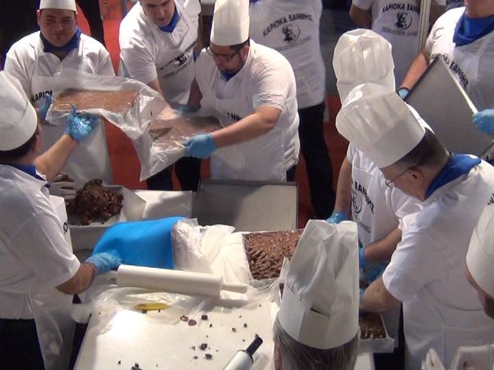 Καριόκα για ρεκόρ Γκίνες στην Ξάνθη -Ζυγίζει 380 κιλά [εικόνες] | iefimerida.gr 1